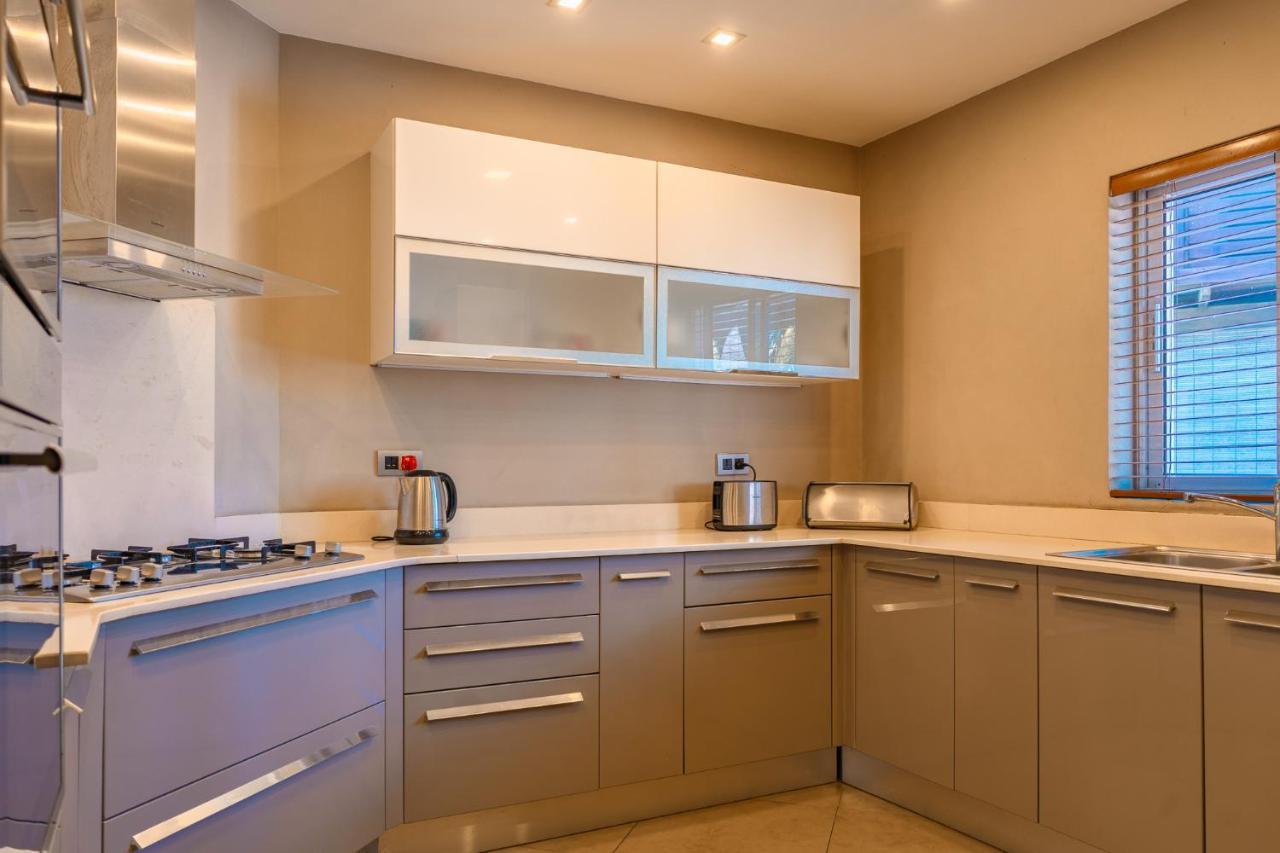 Beachfront Luxurious Stunning Sunset Boulevard Apartment, Grand Baie Extérieur photo