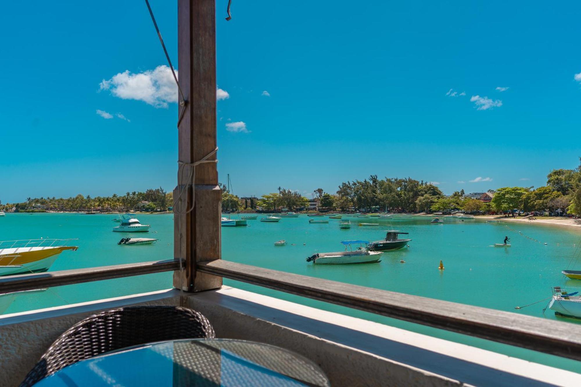Beachfront Luxurious Stunning Sunset Boulevard Apartment, Grand Baie Extérieur photo