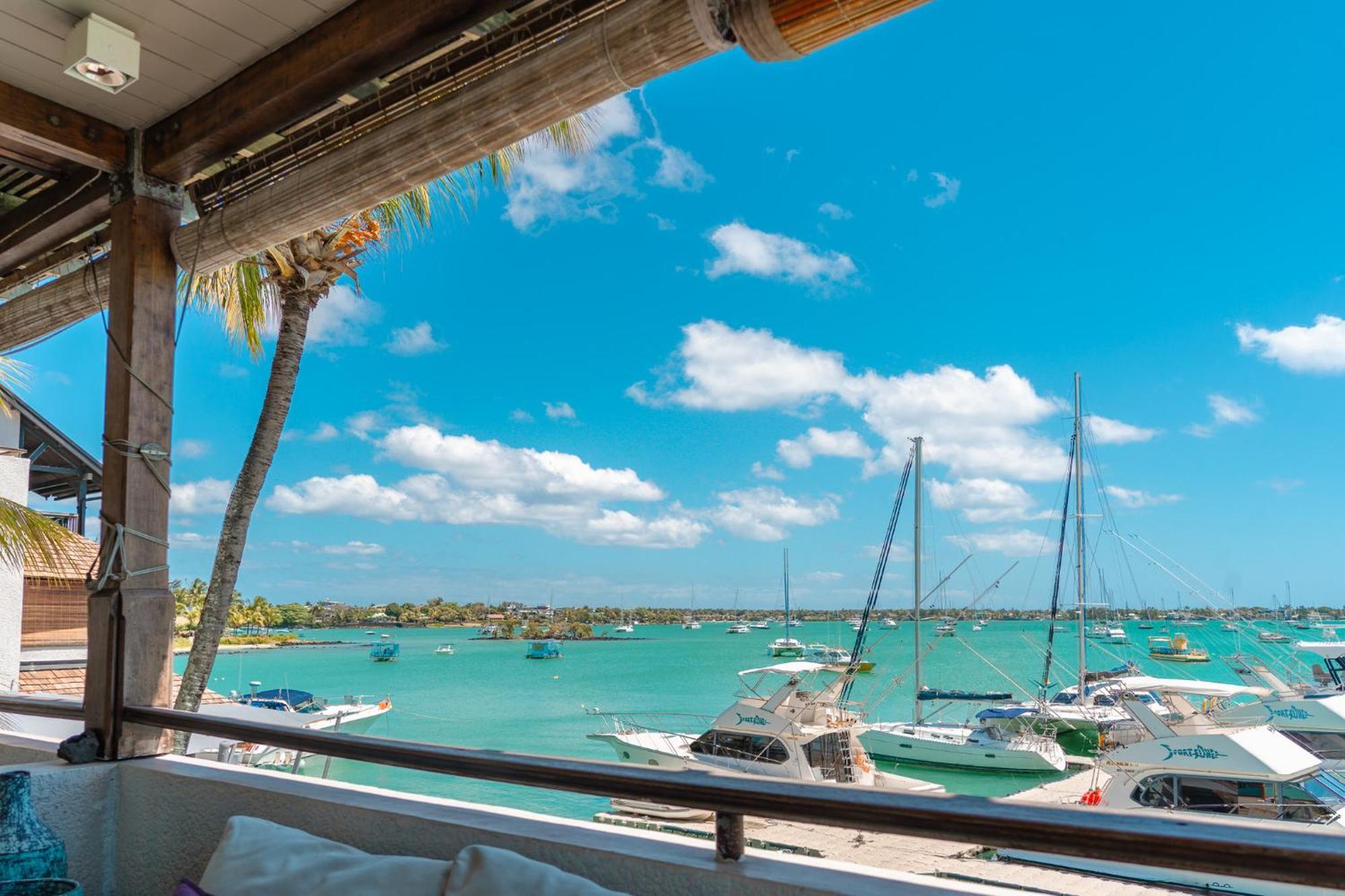 Beachfront Luxurious Stunning Sunset Boulevard Apartment, Grand Baie Extérieur photo